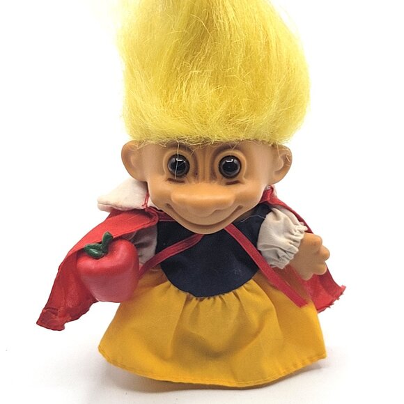 Russ Vintage Snow White Troll Doll 5"   Red Apple Cape Yellow Hair Brown Eyes - Picture 1 of 7